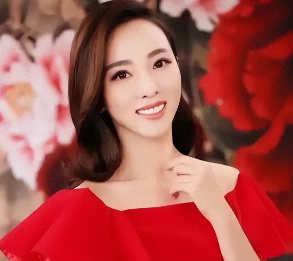 盟牛配资 离开央视后，娱乐圈的残酷现实，在38岁李思思身上体现的淋漓尽致